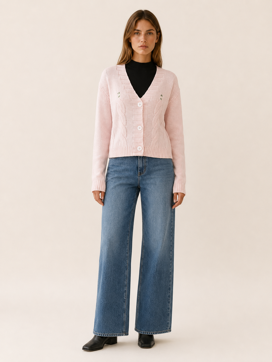 Gaia | Cropped Cardigan with V-Neck and Button Front