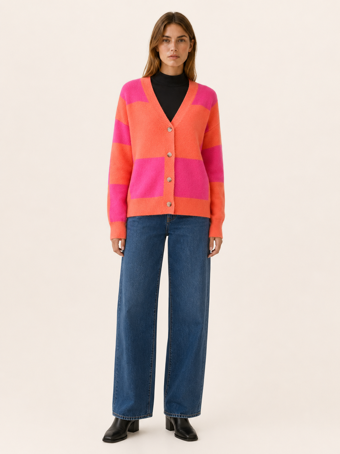 Ilaria | V-Neck Cardigan with Plaid Pattern and Button Front
