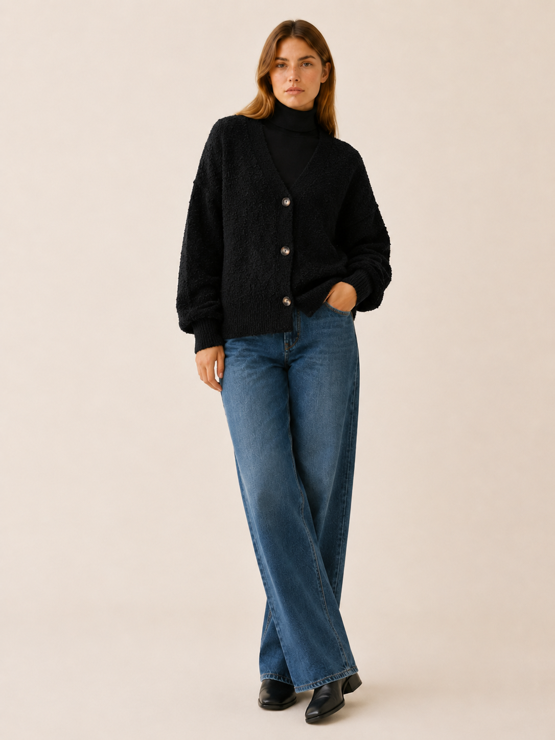 Romy | Oversized Cardigan with V-Neck and Button Front