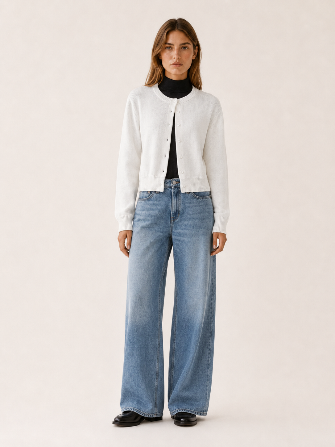 Vaylora | Cropped Cardigan with Round Neck and Button Front