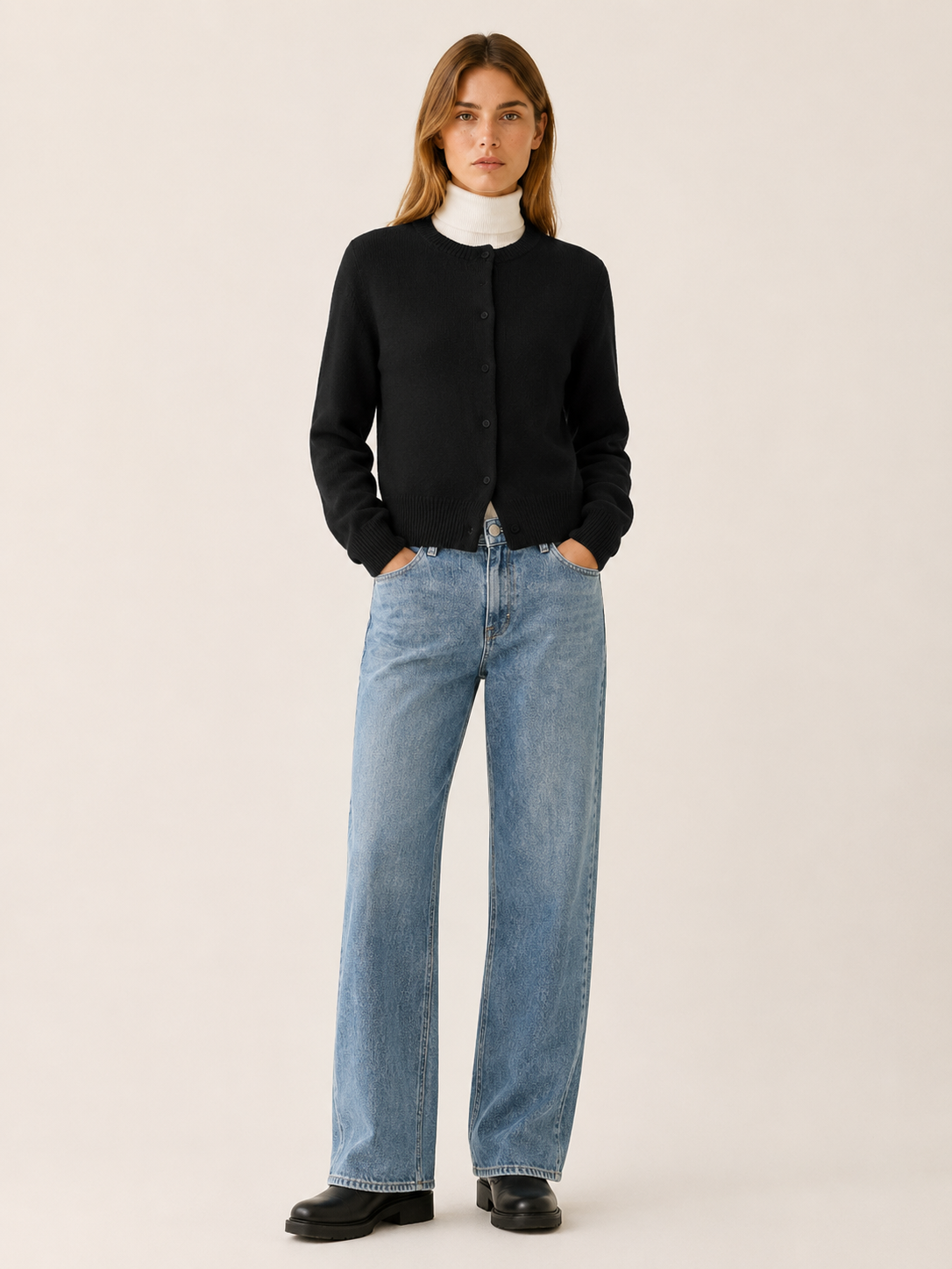 Vaylora | Cropped Cardigan with Round Neck and Button Front
