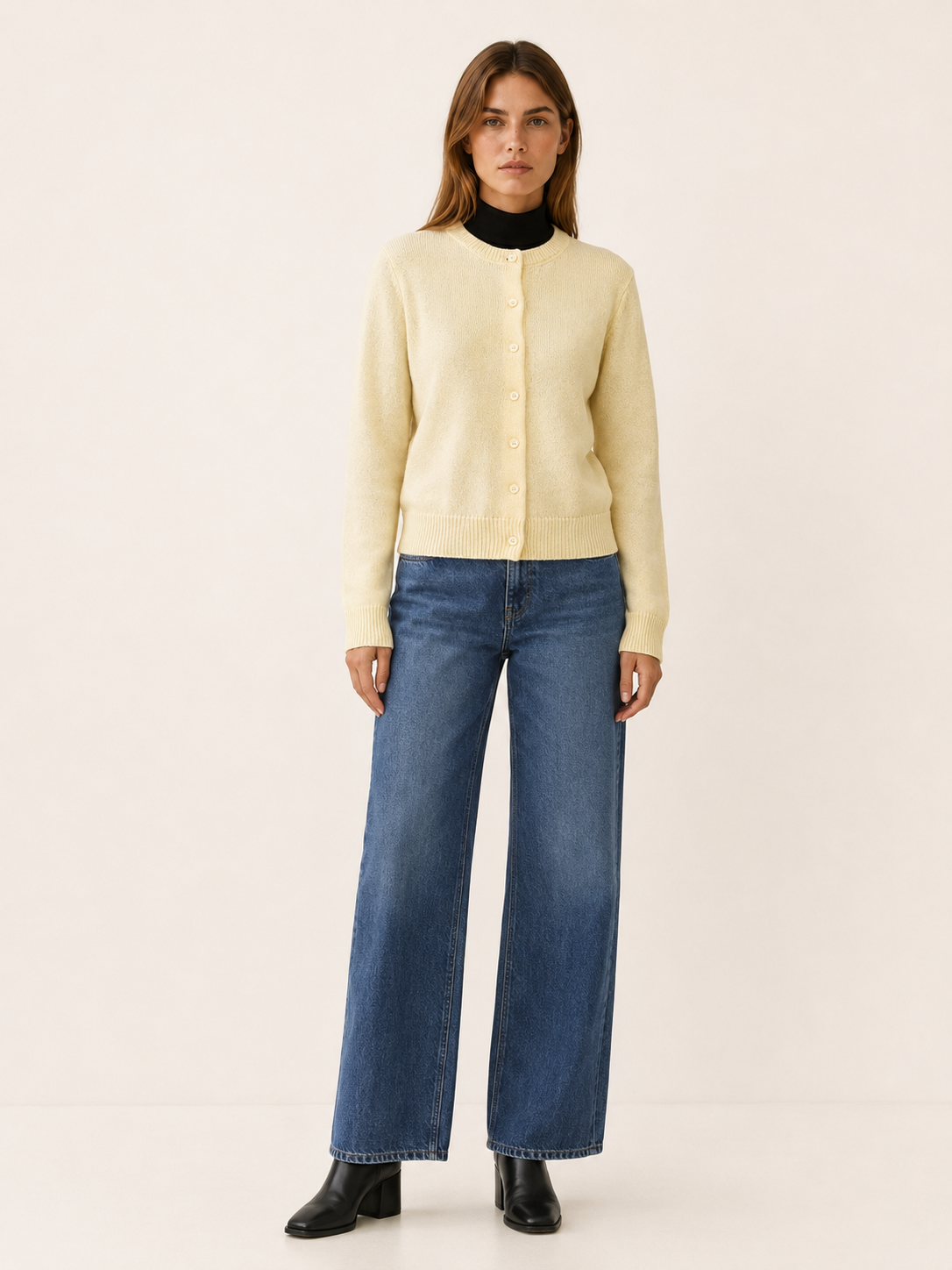 Vaylora | Cropped Cardigan with Round Neck and Button Front