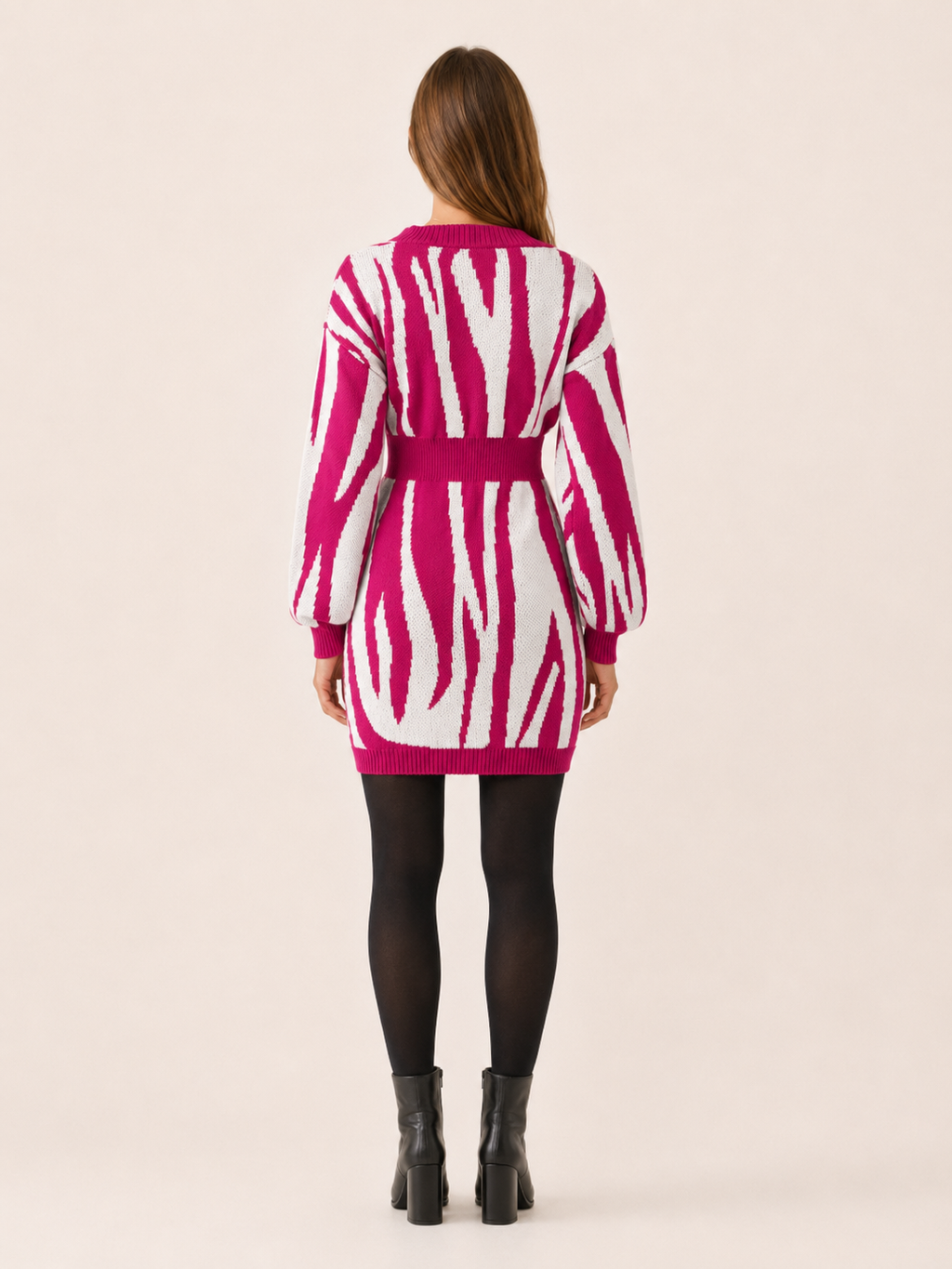 Vianne | Jumper Dress with Animal Print and V-Neck