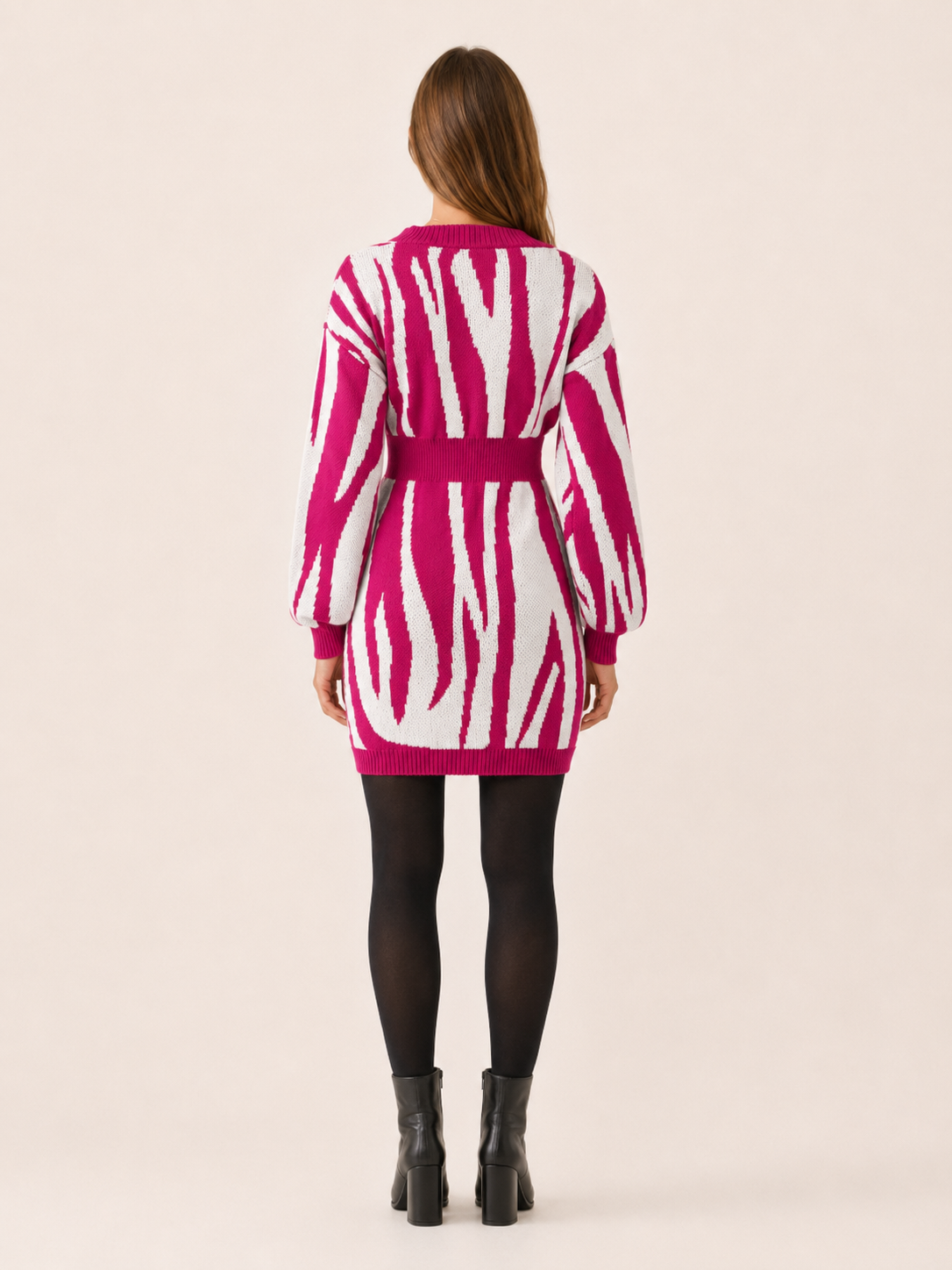 Vianne | Jumper Dress with Animal Print and V-Neck